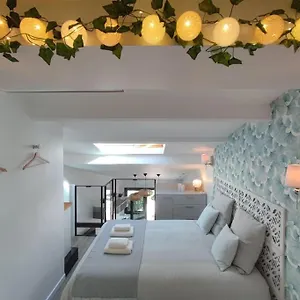 https://l-alcova-superbe-t2-terrasse-a-5-min-de-cassis.fr-provencehotel.com