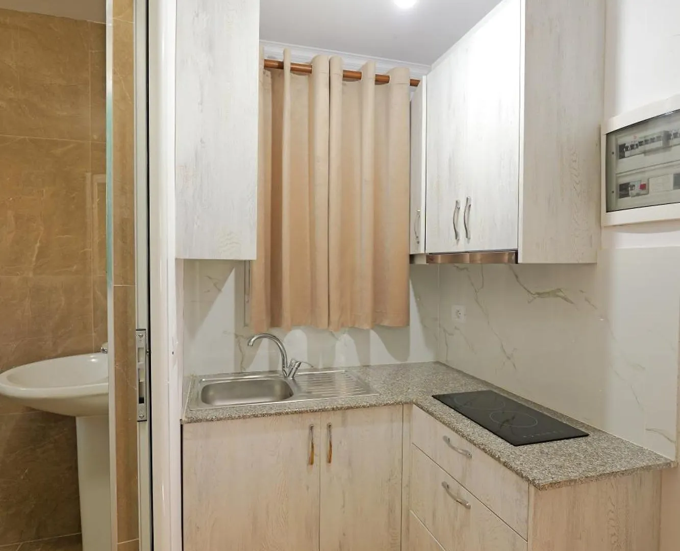 Vila Dura Ksamil 0*,  Albania