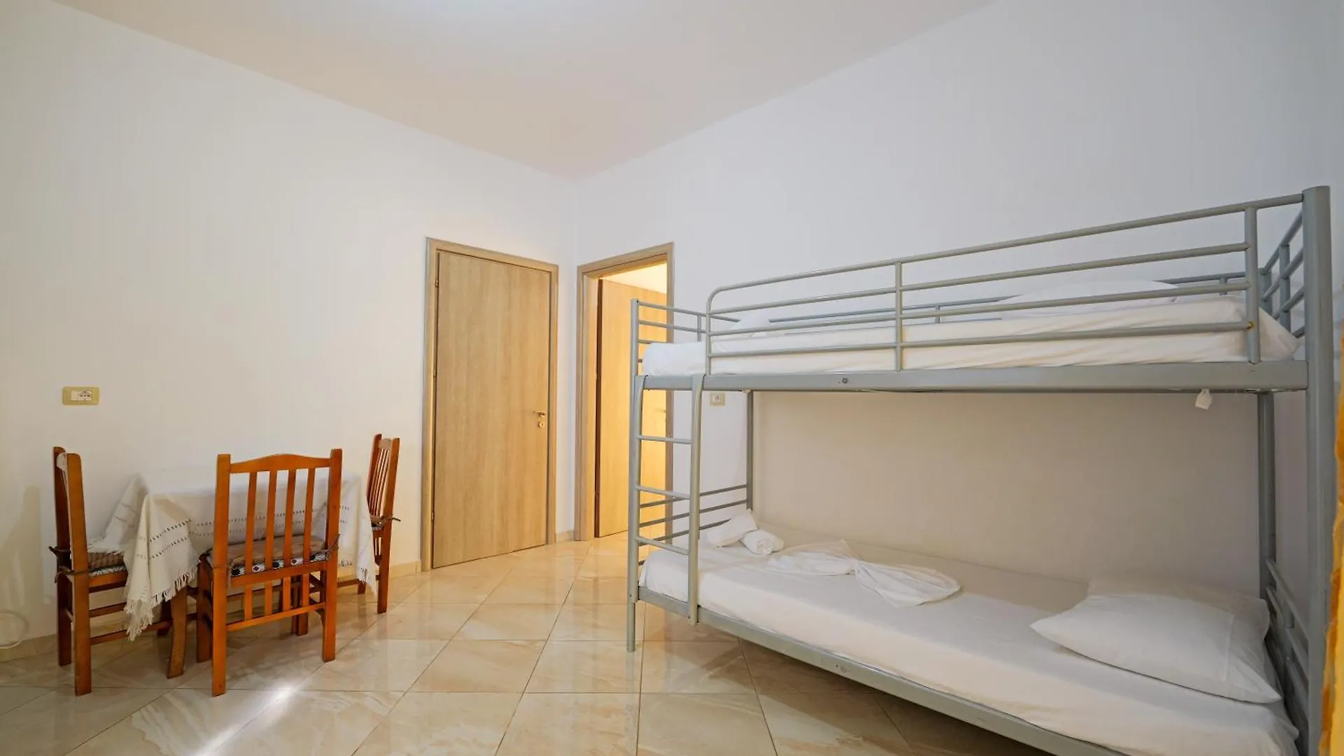 Vila Dura Ksamil 0*,  Albania